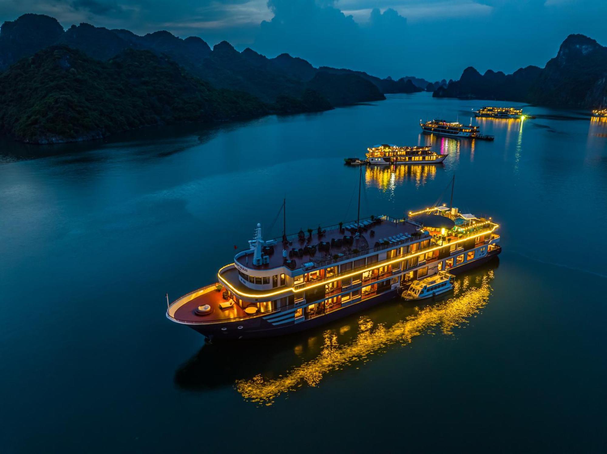 Hotel Aqua Of The Seas Cruise Halong à Hạ Long Extérieur photo